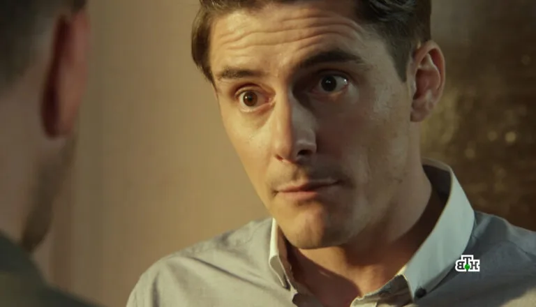 Момент из 12 серии 1 сезона