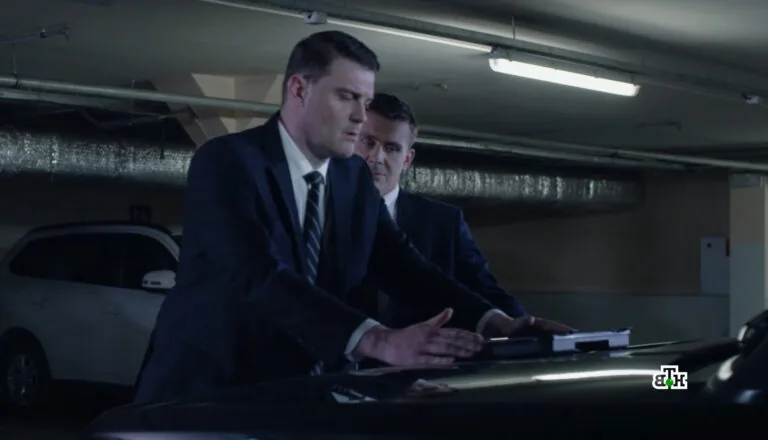 Момент из 8 серии 3 сезона