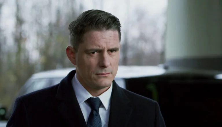 Момент из 23 серии 6 сезона